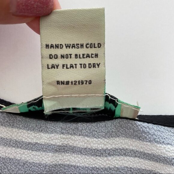 Flying Tomato surplice cropped top, with 3/4 length bell sleeves - Picture 9 of 9